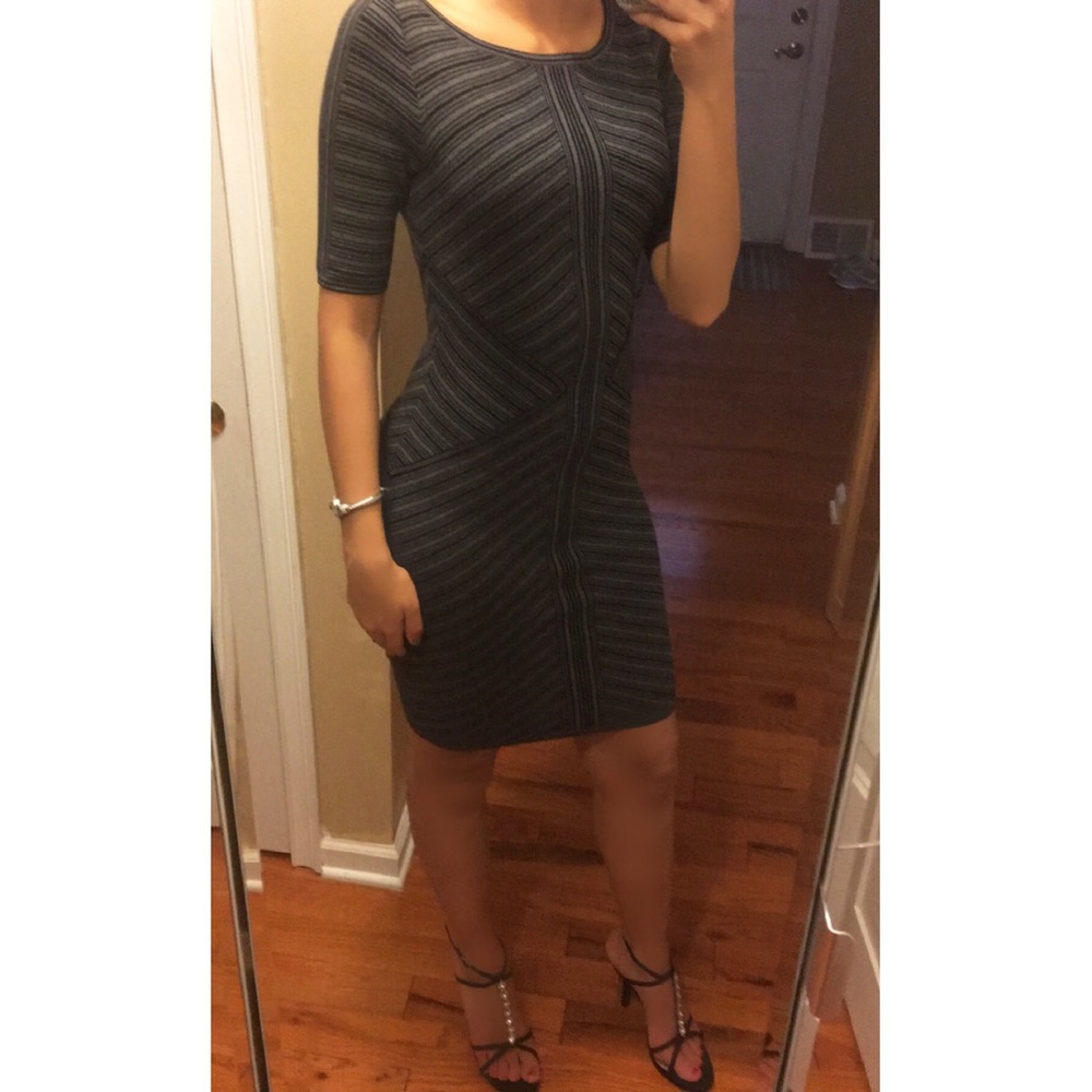 ๐ Cache Midi Dress ๐ A MUST HAVE - Picture 5 of 5